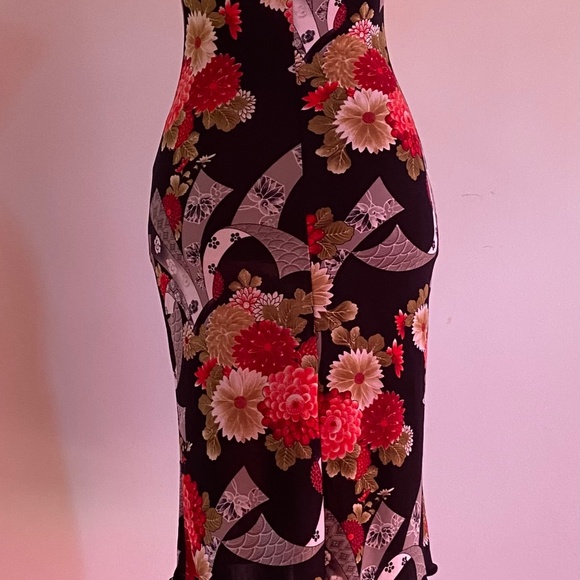 Beautiful Floral  Dress - Picture 8 of 10